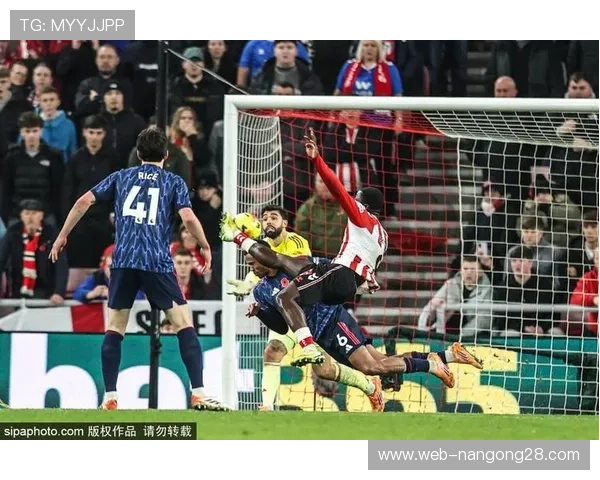 阿森纳十连胜告终,2-2客平桑德兰,布罗贝伊凌空绝平 阿森纳十连胜告终,2-2客平桑德兰,布罗贝伊凌空绝平