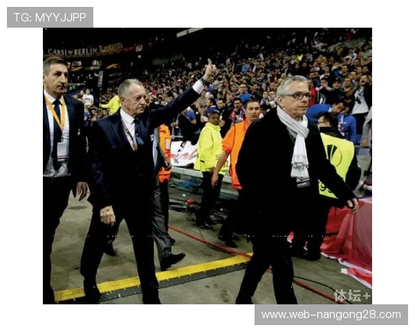 里昂主场迎战勒阿弗尔，体能危机遇中场残阵