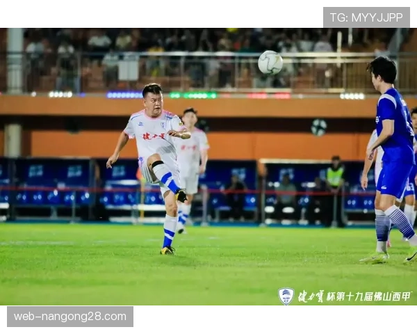 西甲举办“足球与包容”校园活动，多位传奇球星参与